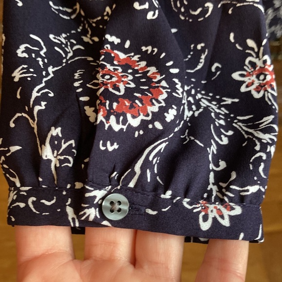 Ann Taylor Blouse Size M - Picture 4 of 9